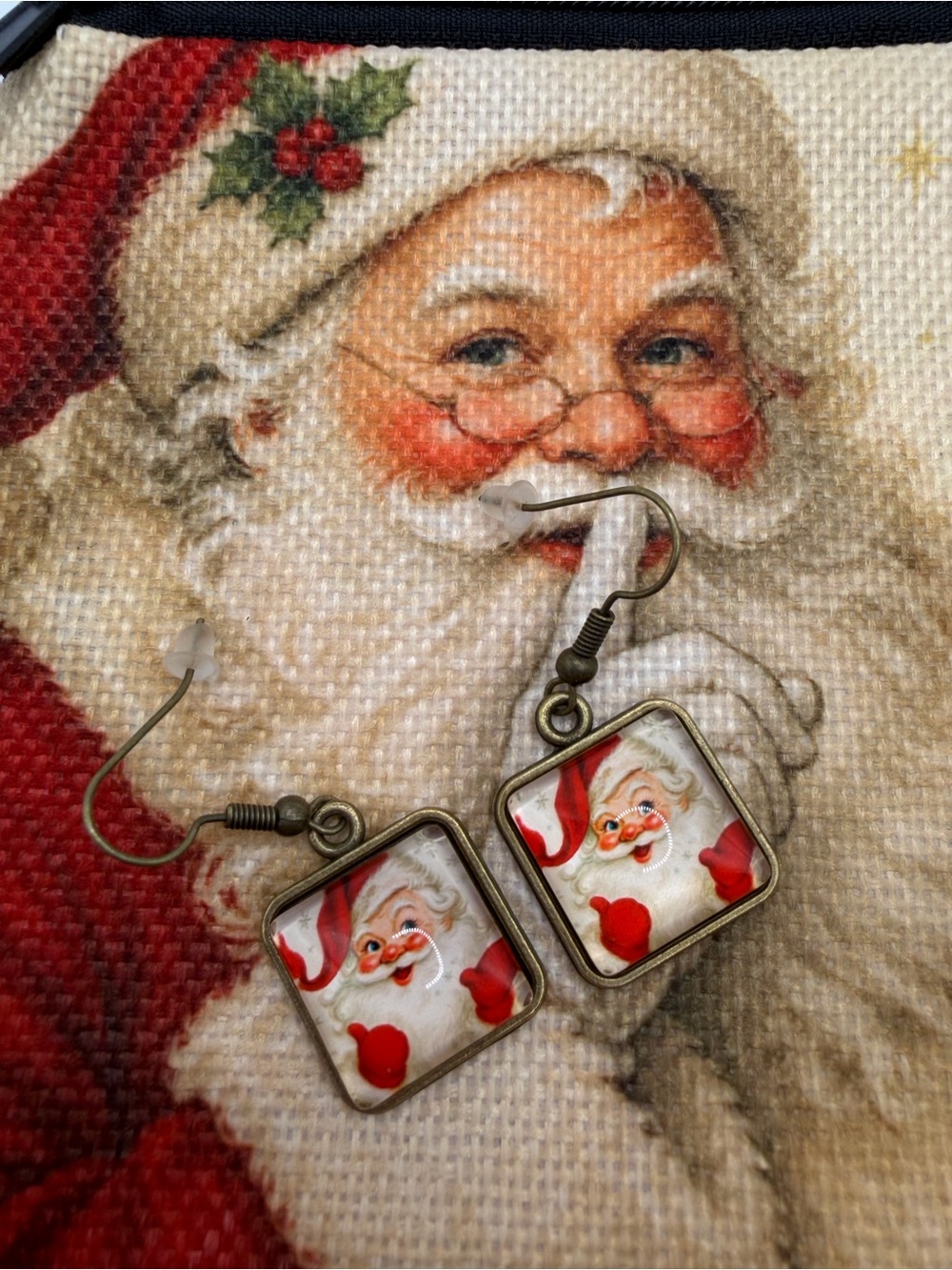 Santa Face - Holiday Drop Earrings W/small zip bag. Gift 🎁 ready!